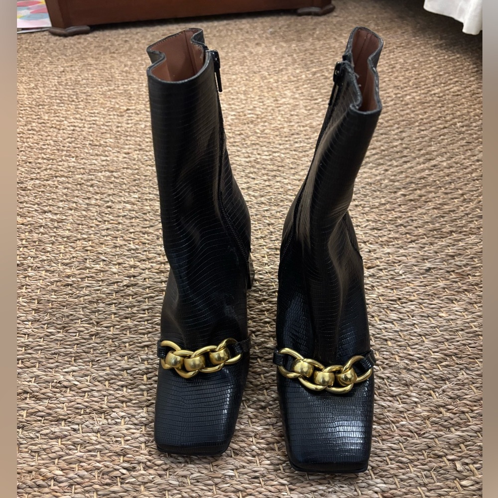 Brenda Zaro black booties size 7